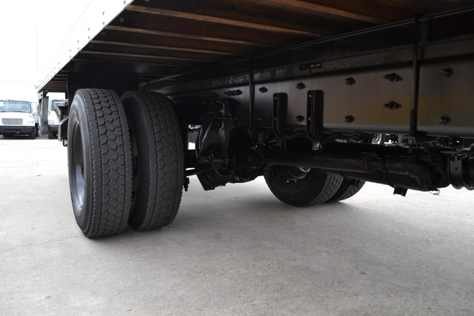 2016 WHITE /BLACK FREIGHTLINER M2-106 with an CUMMINS ISB 6.7L 240HP engine, ALLISON 2500RDS AUTOMATIC transmission, located at 9172 North Fwy, Houston, TX, 77037, (713) 910-6868, 29.887470, -95.411903 - 26,000LB GVWR NON CDL, MORGAN 26FT BOX, 13'6FT CLEARANCE, HEIGHT 103" X WIDTH 102", WALTCO 3,000LB ALUMINUM LIFT GATE, RAMP, AIR RIDE, E-TRACKS, DUAL 50 GALLON FUEL TANK, - Photo#9